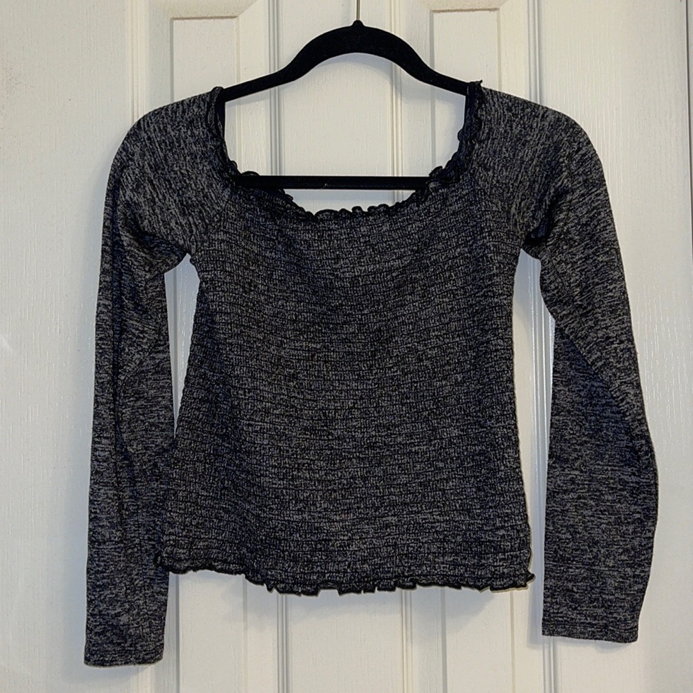 gray long ribbed sleeve